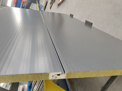 Metal sandwich panel installation method