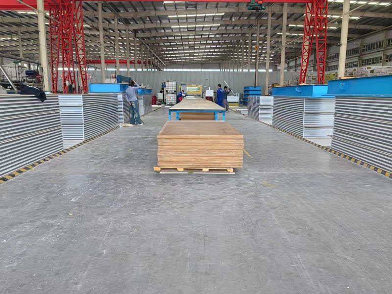 Metal sandwich panel workshop