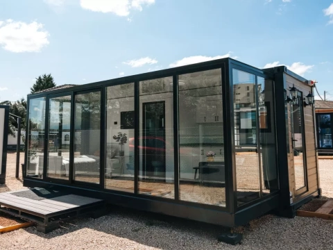 Flat pack hotel in scenic area