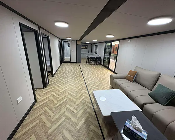 4-bedroom, 2-living room prefabricated container house decoration