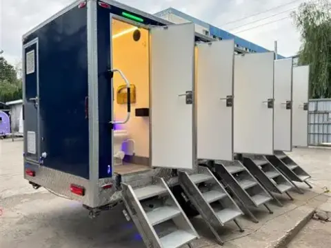 5-compartment toilet trailer with Foldable Handrail