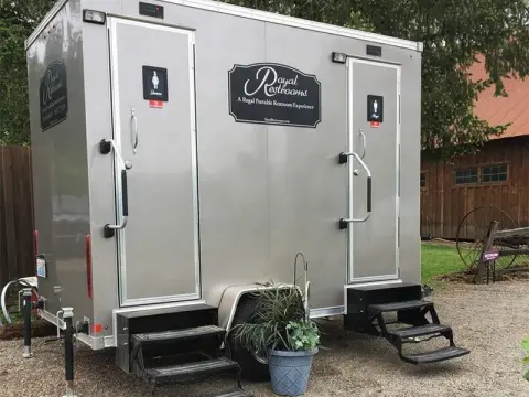 Double Cabins Luxury Restroom Portable Toilet Trailer