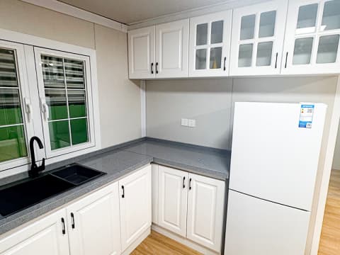 L-shaped kitchen with pre-installed cabinets