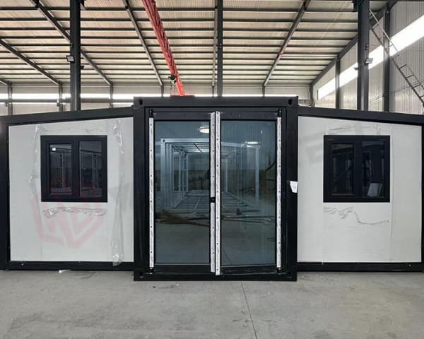 Expandable Double-Wing Folding House