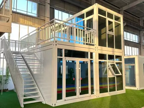 Assembleable and Detachable Container House
