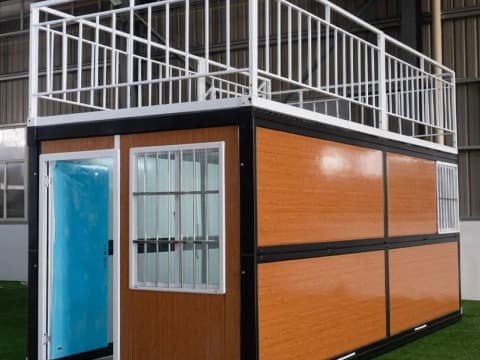 Folding house with rooftop