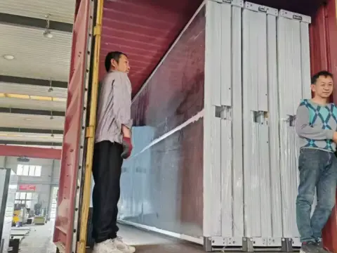 Loading simple mobile homes onto truck