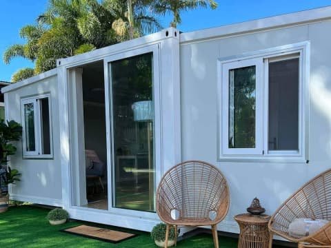 Modern Prefabricated House 30ft Solar Powered